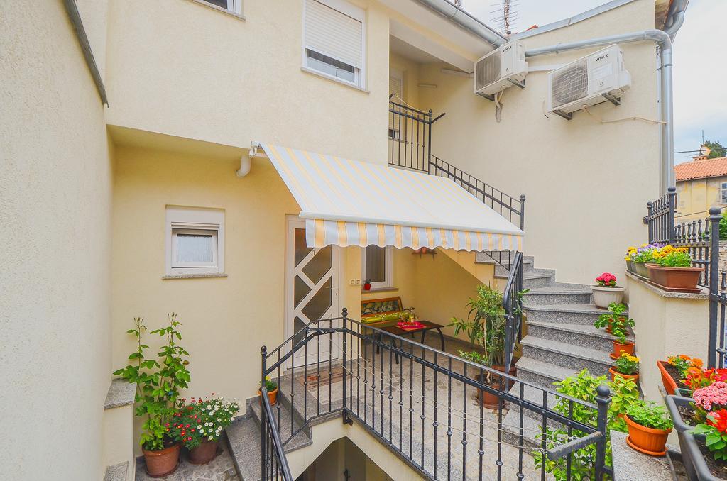 E&E Apartment Arena With Free Private Parking Pula Exterior photo
