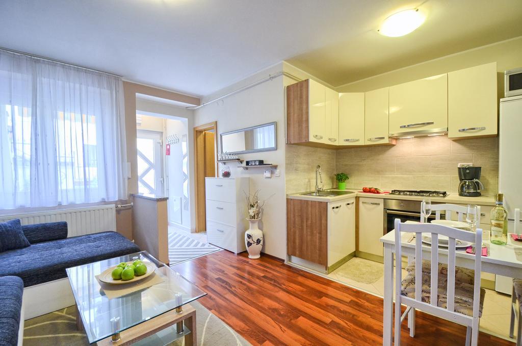 E&E Apartment Arena With Free Private Parking Pula Exterior photo