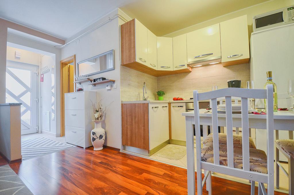 E&E Apartment Arena With Free Private Parking Pula Exterior photo