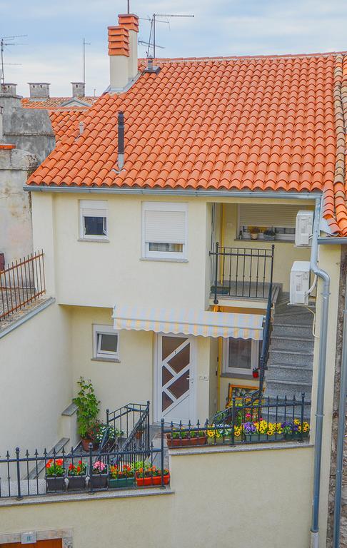 E&E Apartment Arena With Free Private Parking Pula Exterior photo
