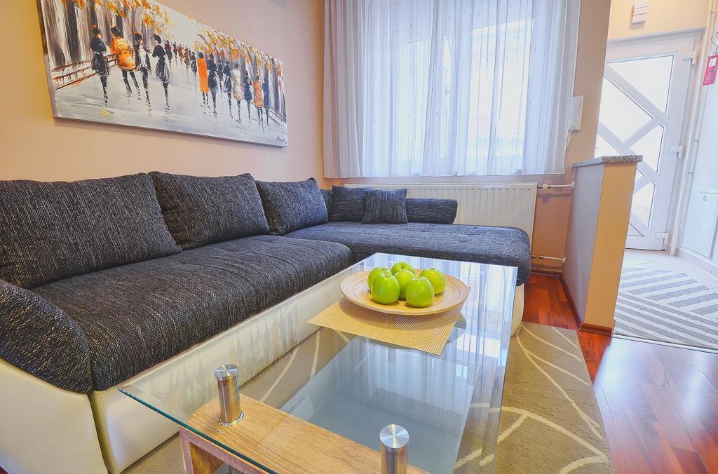 E&E Apartment Arena With Free Private Parking Pula Exterior photo