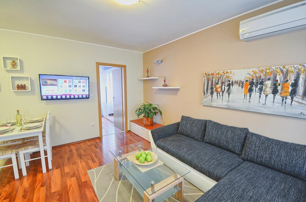 E&E Apartment Arena With Free Private Parking Pula Exterior photo