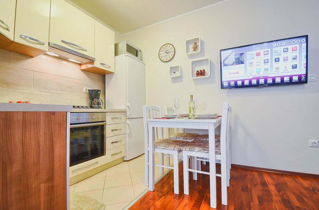 E&E Apartment Arena With Free Private Parking Pula Exterior photo