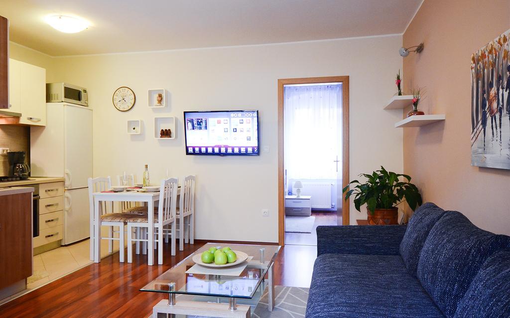 E&E Apartment Arena With Free Private Parking Pula Exterior photo