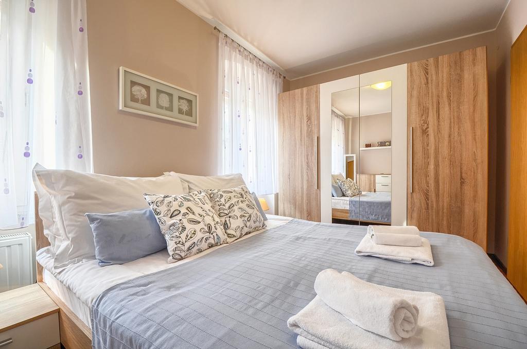 E&E Apartment Arena With Free Private Parking Pula Exterior photo
