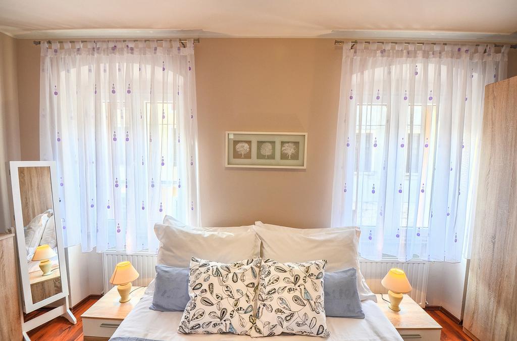 E&E Apartment Arena With Free Private Parking Pula Exterior photo